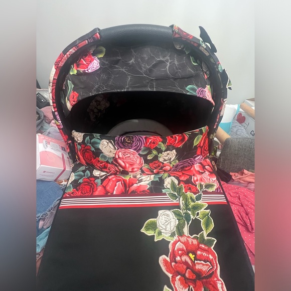 New Cybex Priam Lux Carry Cot in Spring Blossom - Picture 2 of 11